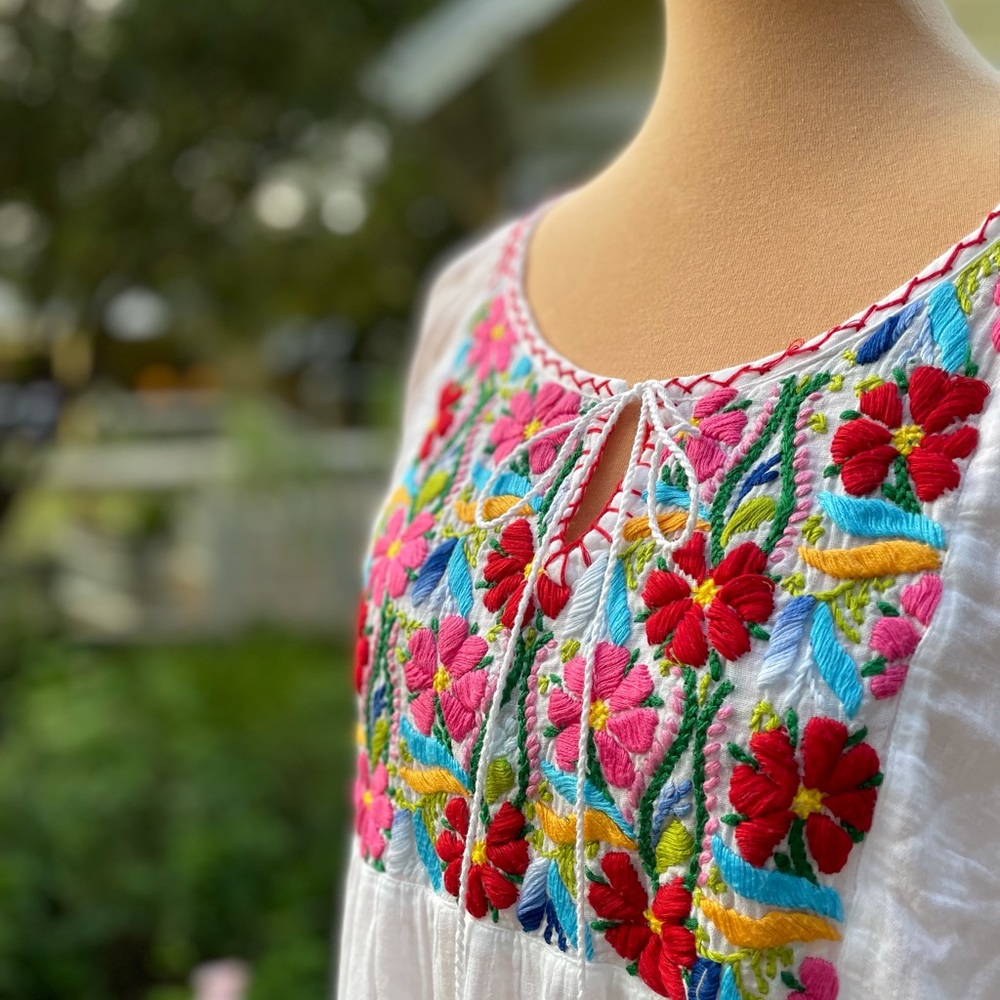 White embroidered cotton dress M